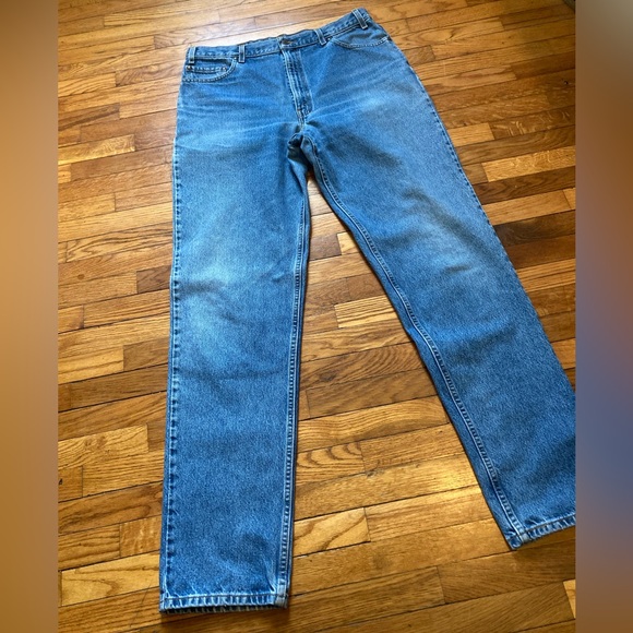 Levi 540 Relaxed Fit • Medium Wash - Picture 8 of 9